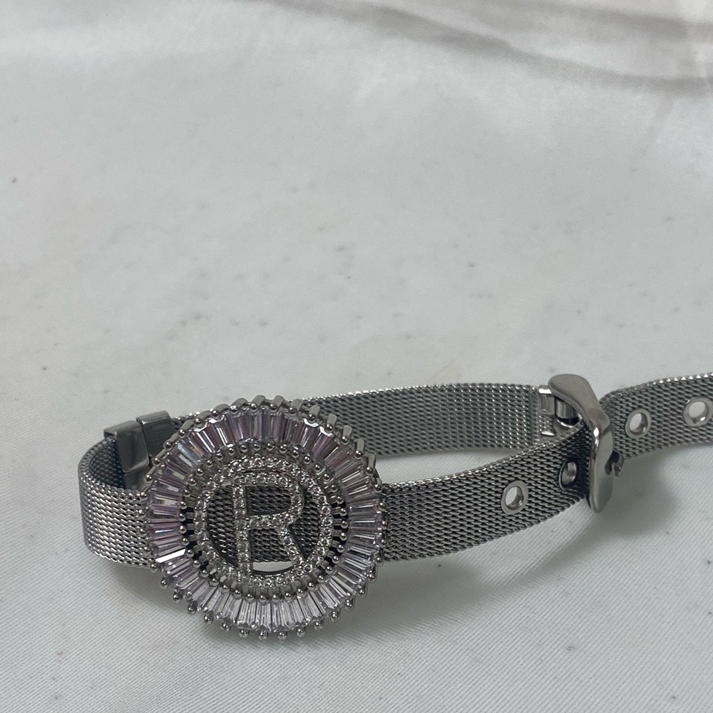 ๐ดโฌ๏ธ Silver Bracelet with Rhinestone Initial โRโ - Picture 3 of 5